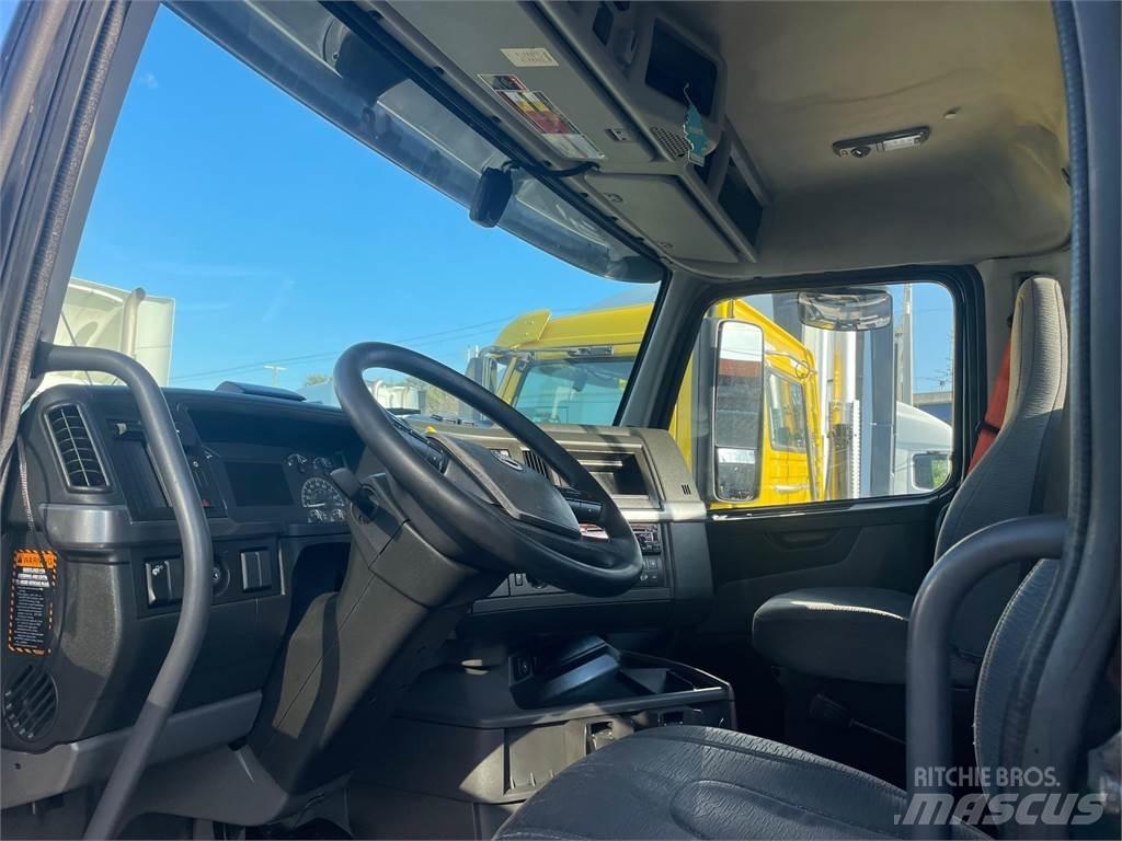 Volvo VNR64T 트랙터 유닛