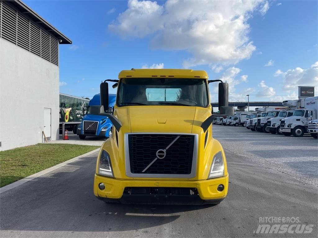 Volvo VNR64T300 트랙터 유닛