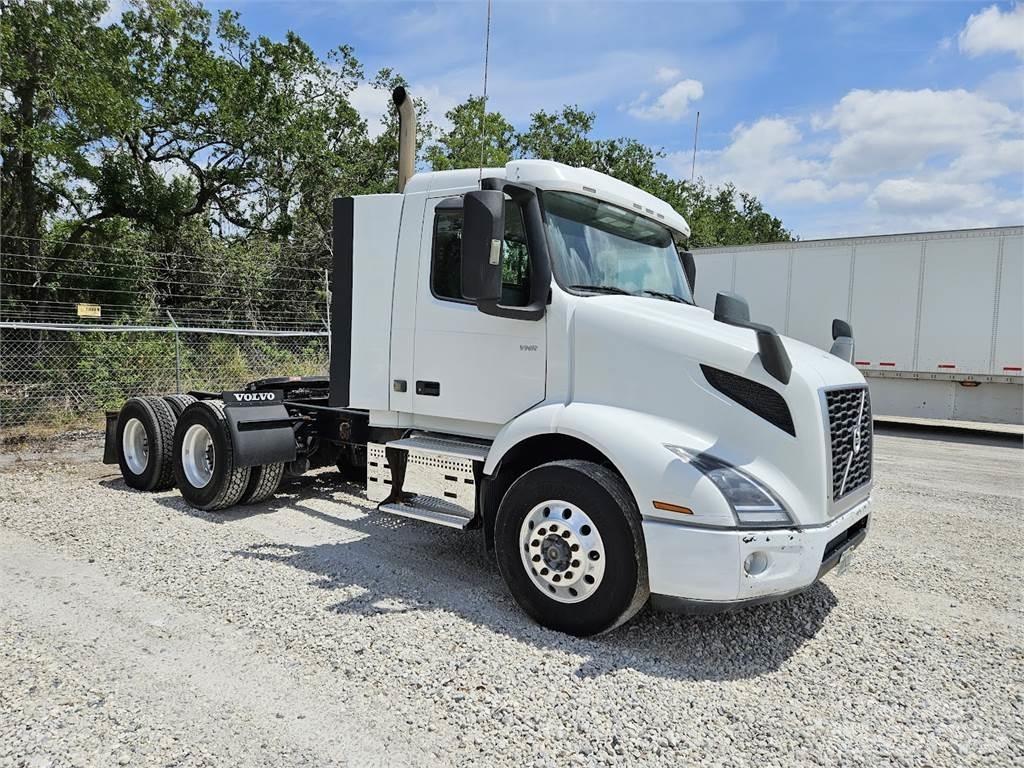 Volvo VNR64T300 트랙터 유닛