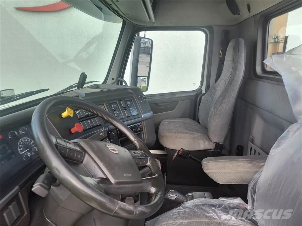 Volvo VNR64T300 트랙터 유닛