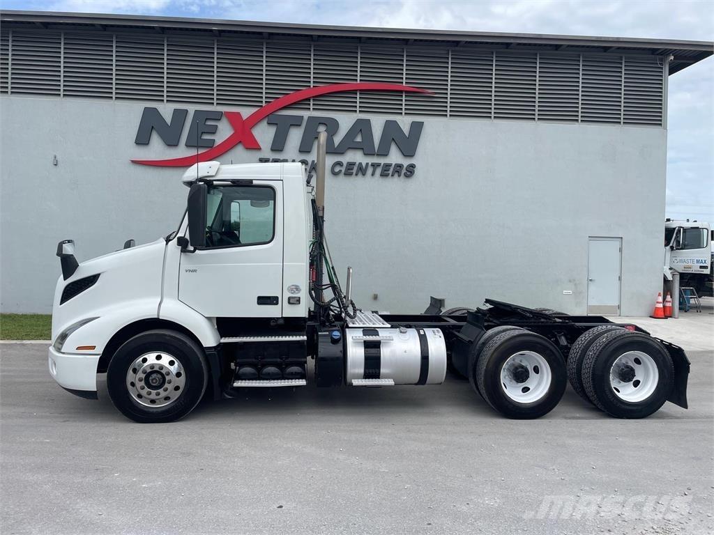 Volvo VNR64T300 트랙터 유닛