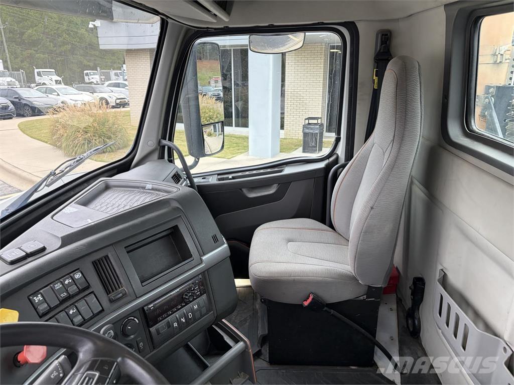 Volvo VNR64T300 트랙터 유닛