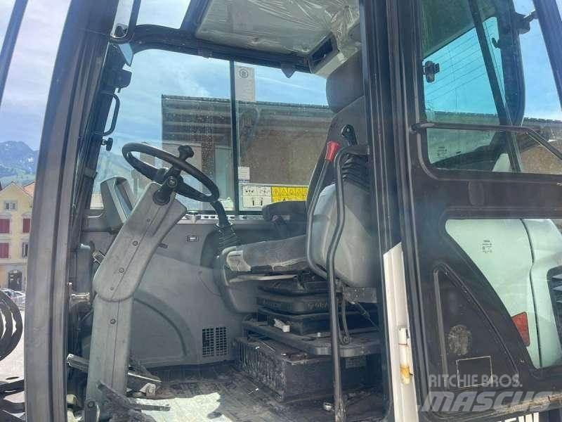 Bobcat E55W  휠 굴삭기