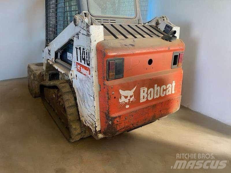 Bobcat T140 미니 로더