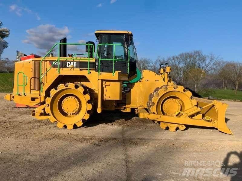 CAT 825H 폐기물 다짐기