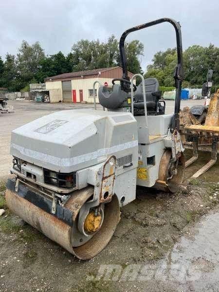 CAT CB224 토양 다짐기