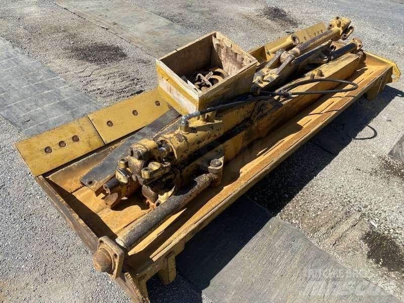 CAT D3B 크롤러 도저