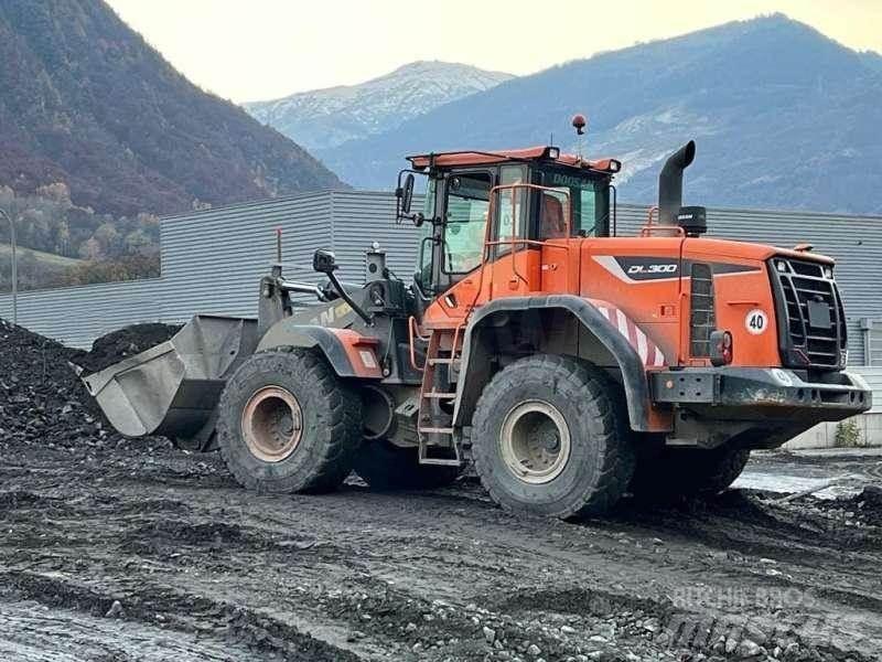 Doosan DL300  휠로우더