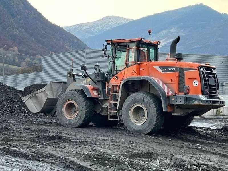 Doosan DL300  휠로우더