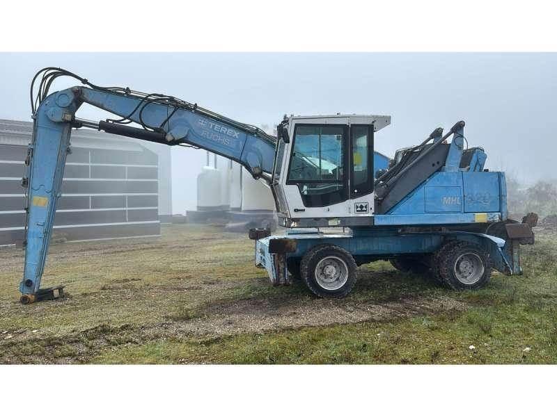 Fuchs MHL320 폐기물/산업 처리기