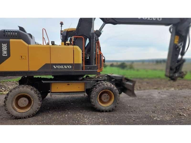 Volvo EW180E  휠 굴삭기