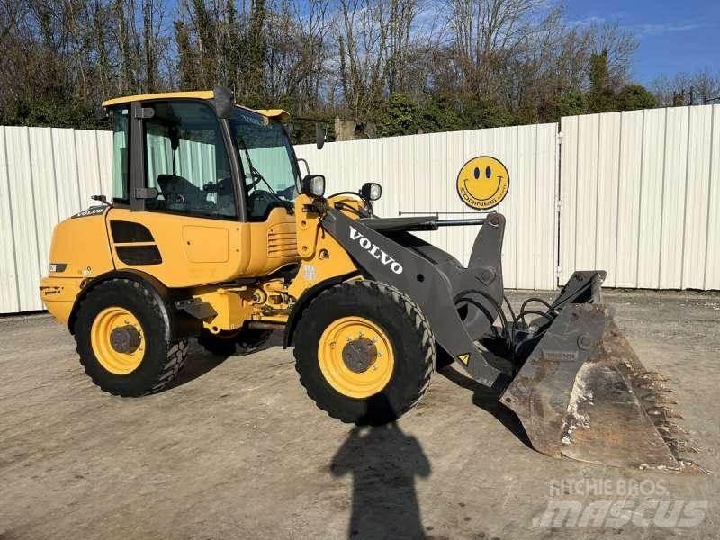 Volvo L28F 미니 로더