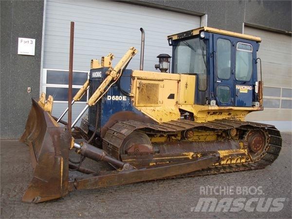 Hanomag D680E 크롤러 도저