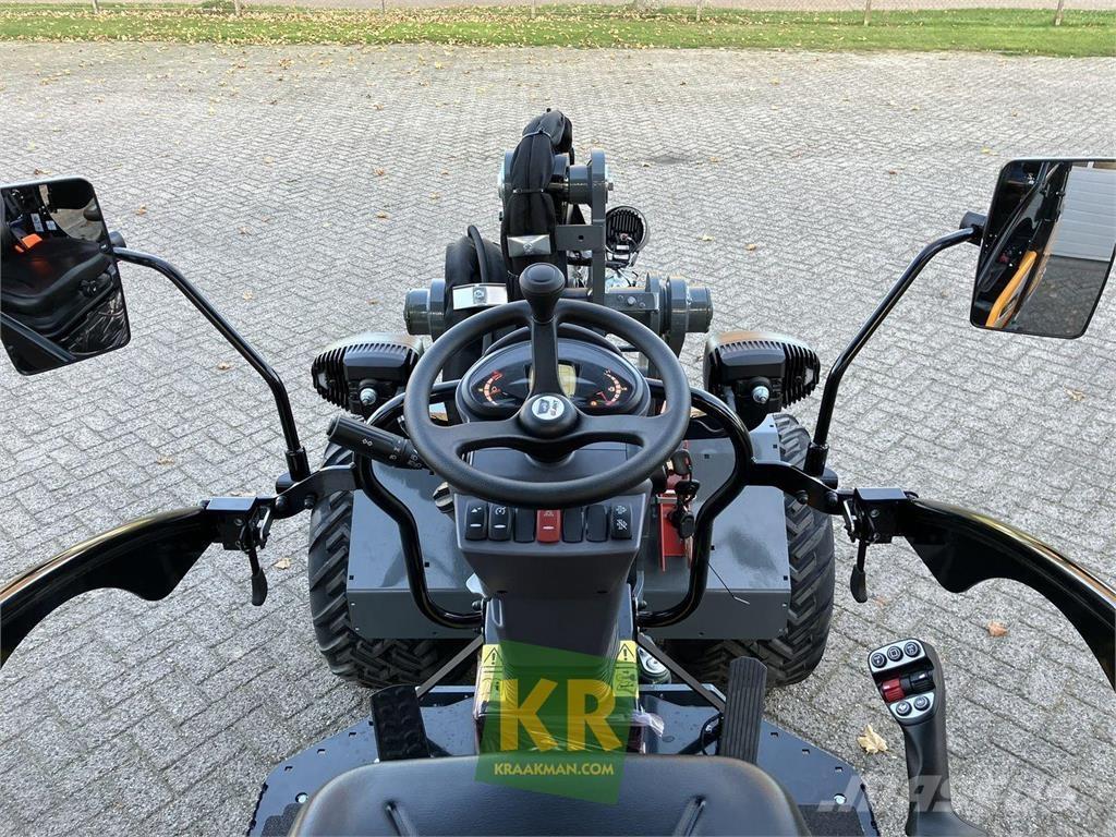 GiANT G2700 HD+ 프론트 로더 및 굴착기