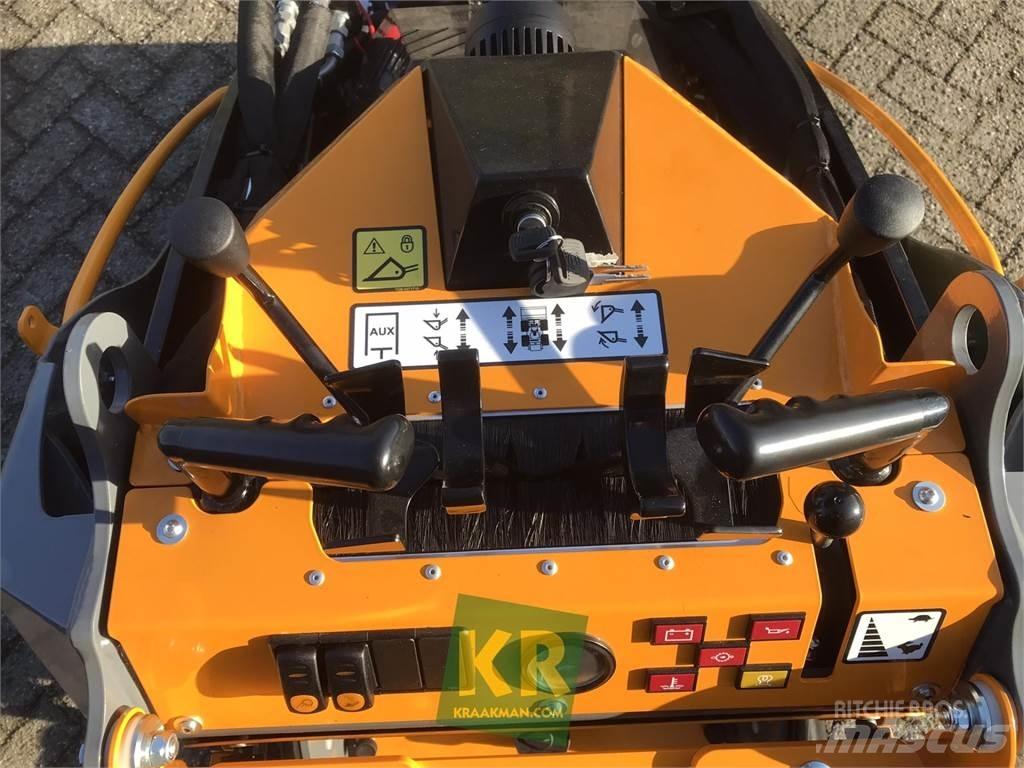GiANT GS950T 프론트 로더 및 굴착기