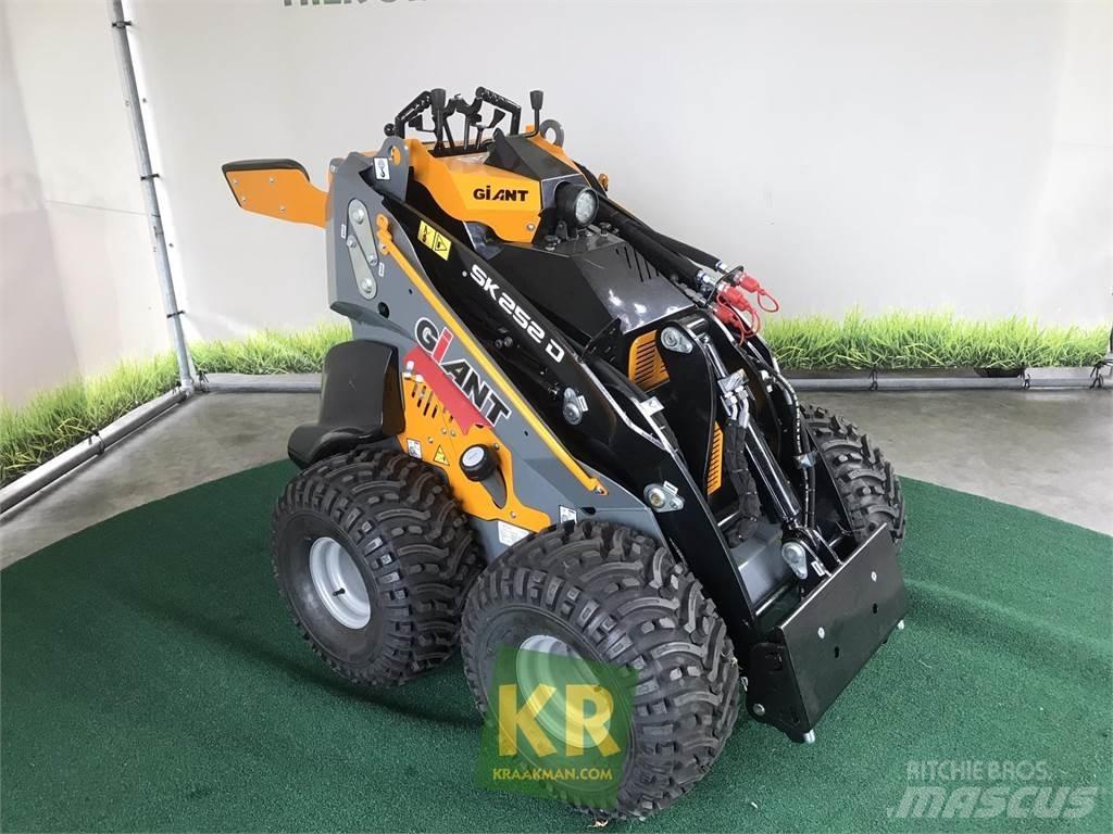 GiANT SK252D 프론트 로더 및 굴착기