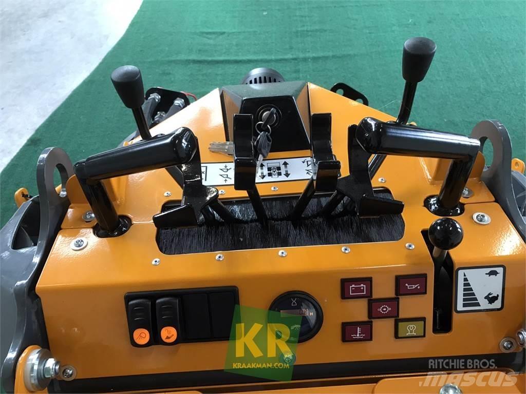 GiANT SK252D 프론트 로더 및 굴착기