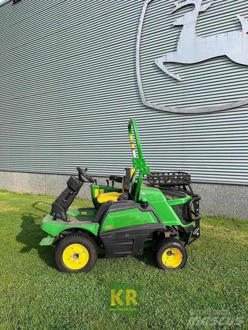 John Deere 1580 거친면 다듬기 위한 잔디깎기