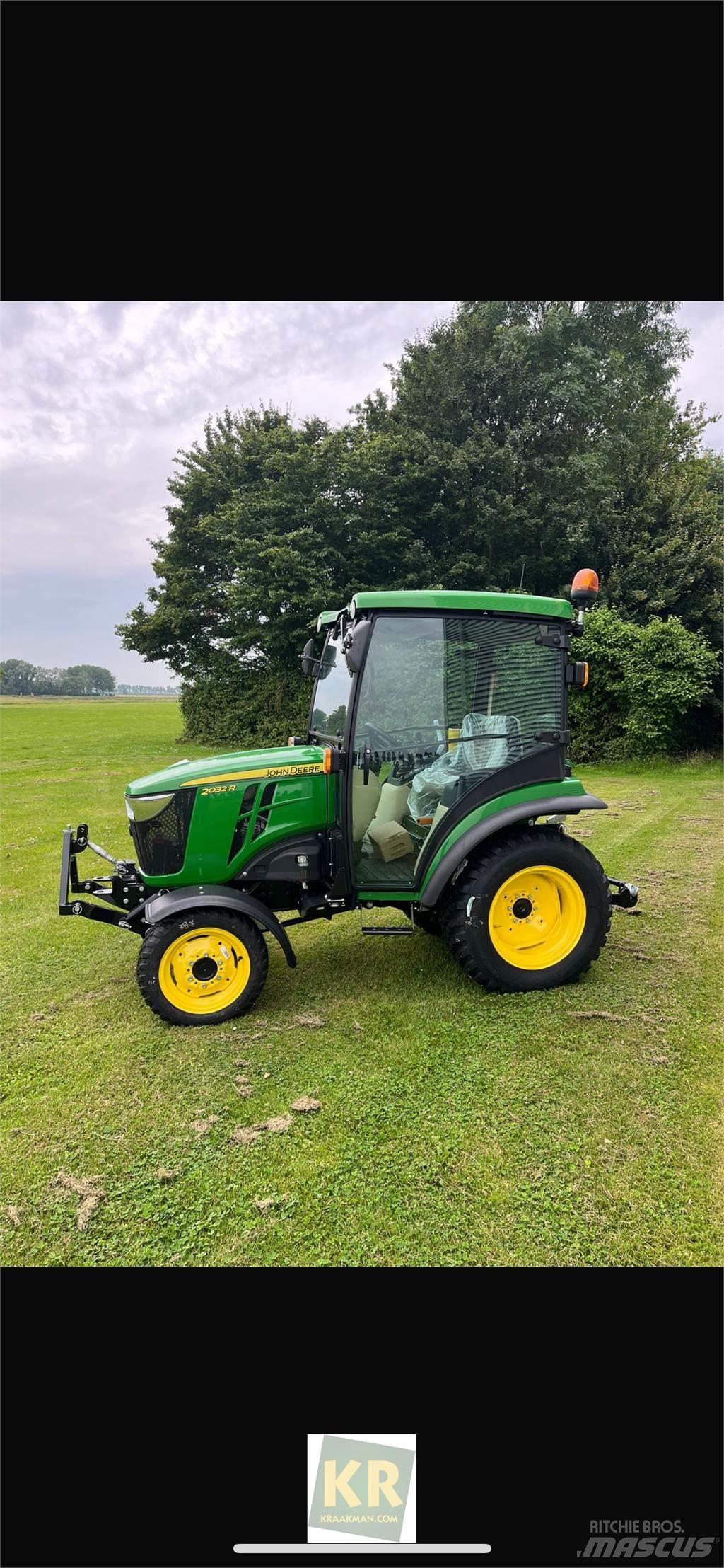John Deere 2032R 소형 트랙터