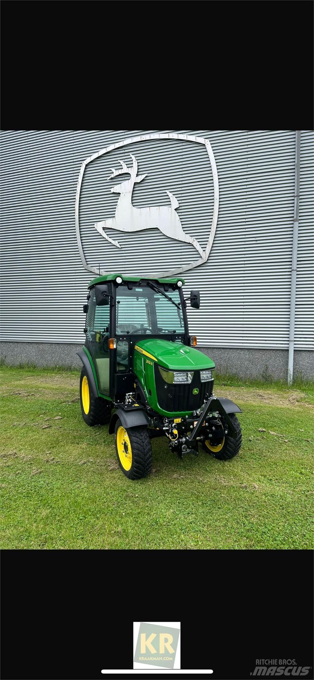 John Deere 2032R 소형 트랙터