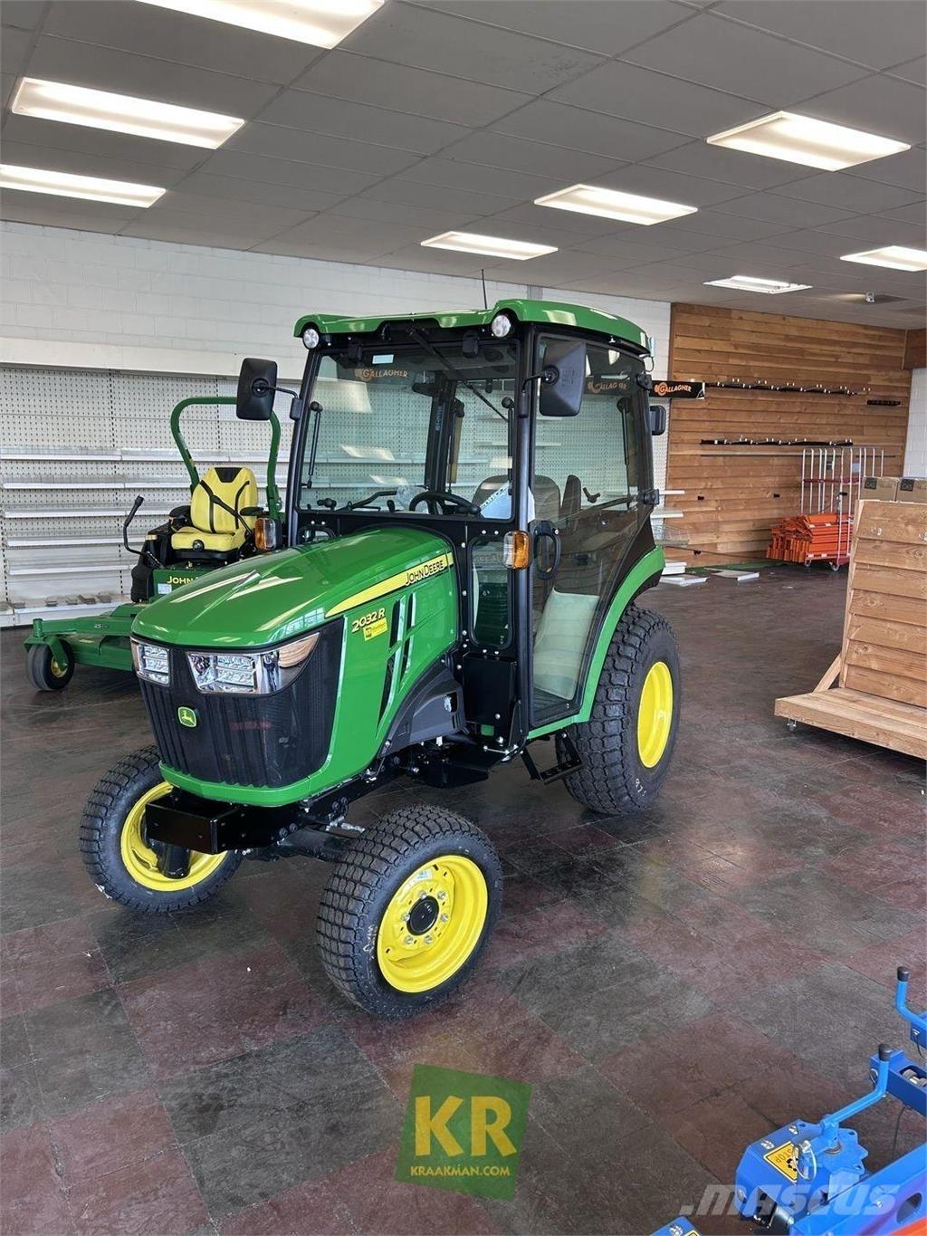 John Deere 2032R 소형 트랙터