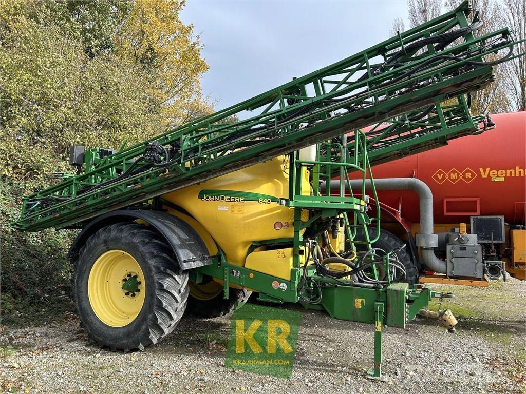 John Deere 840 자주 동력 분무기