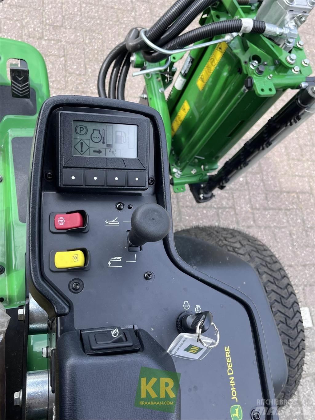 John Deere 8700A 잔디깎기