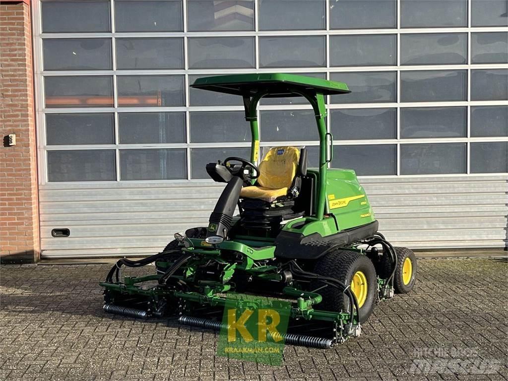 John Deere 8700A 잔디깎기