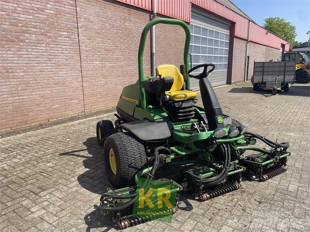 John Deere 8700A 잔디깎기