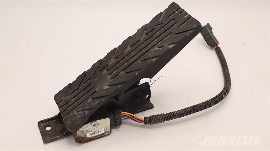 Volvo GASPEDAL 캐빈 및 인테리어