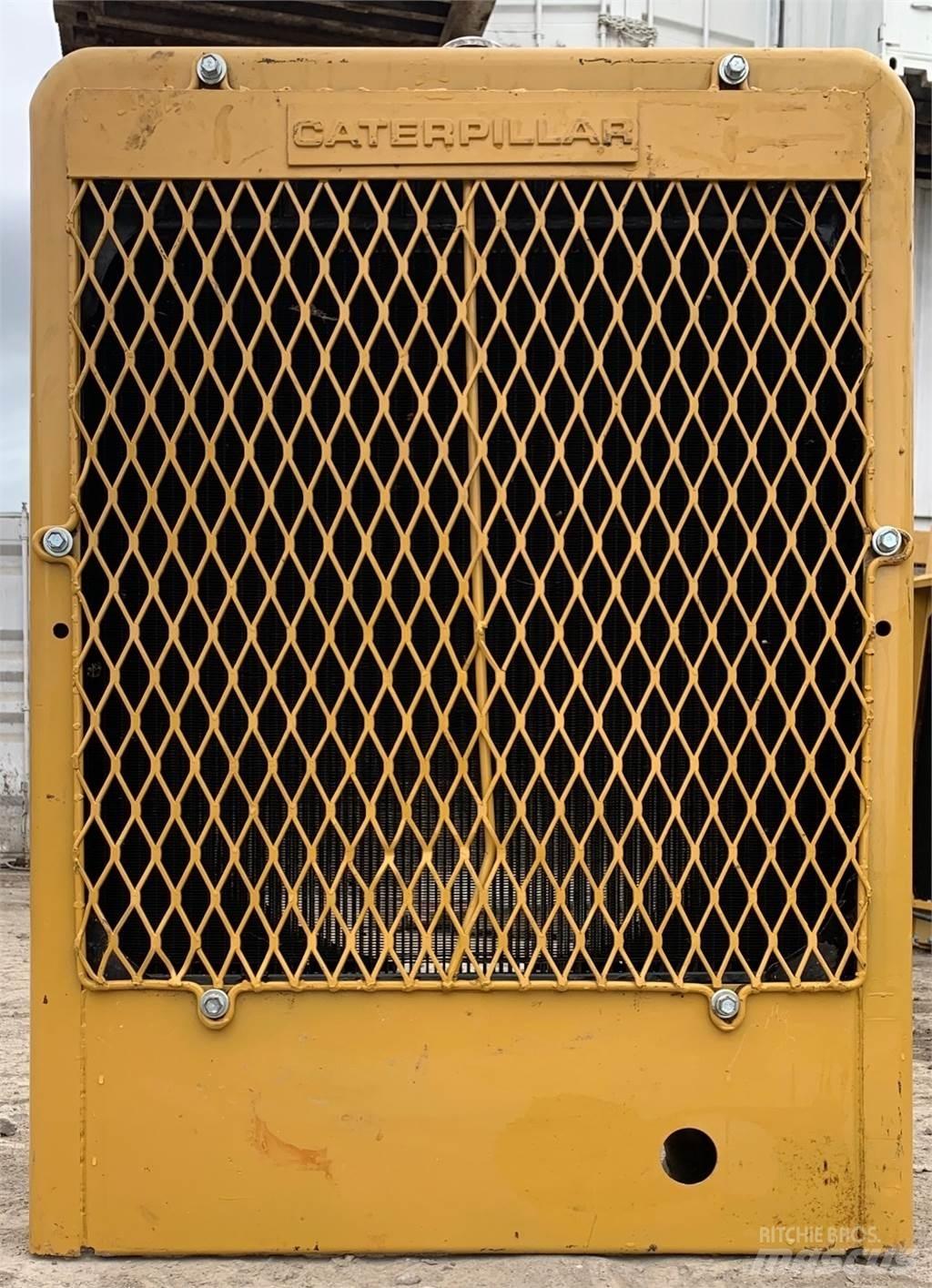 CAT 3304 라디에이터