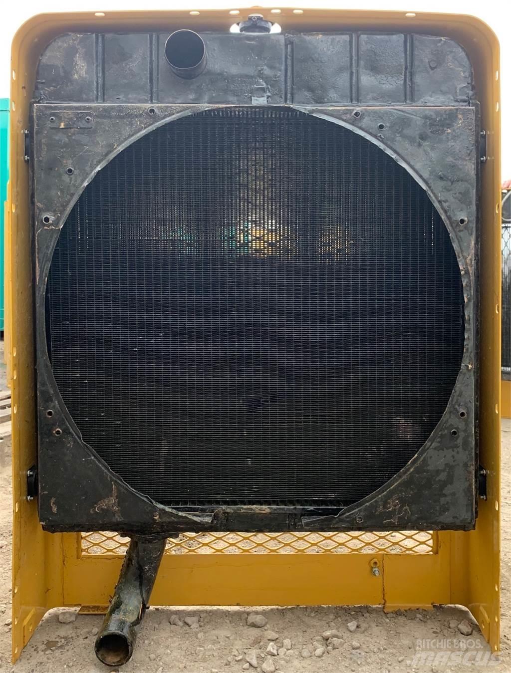CAT 3304 라디에이터