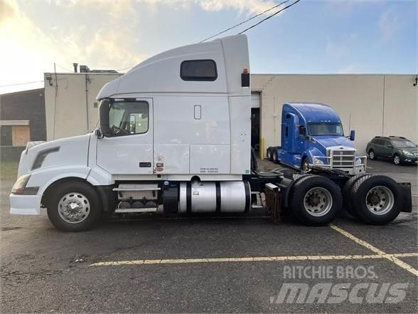 Volvo VNL64T670 트랙터 유닛