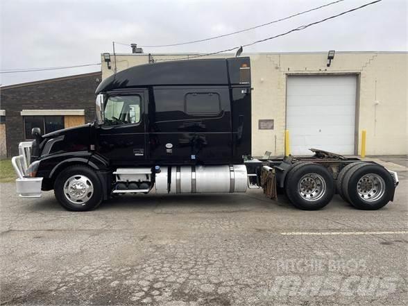 Volvo VNL64T730 트랙터 유닛