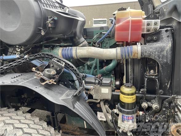 Volvo VNL64T730 트랙터 유닛