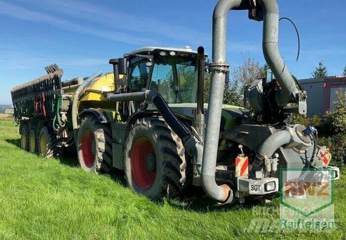 CLAAS XERION 3800 TRAC 퇴비살포기