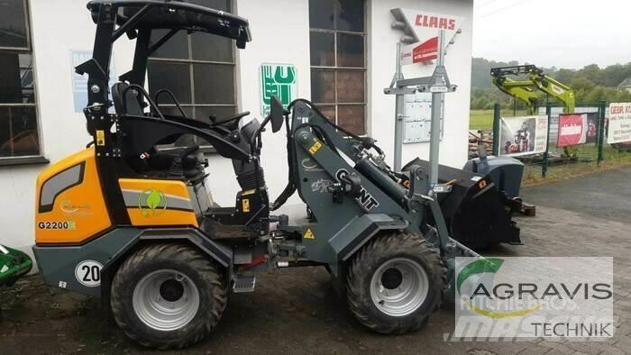 GiANT G2200E-3  휠로우더