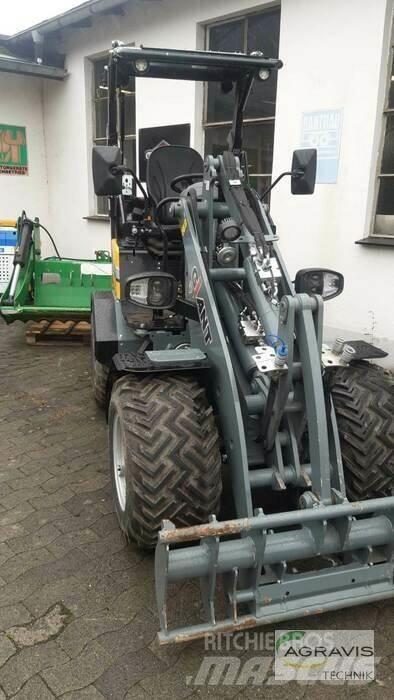 GiANT G2200E-3  휠로우더