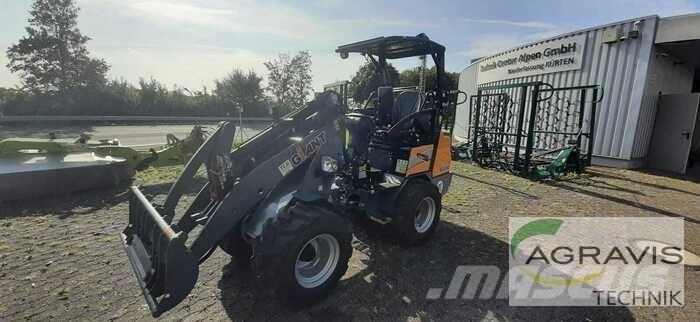 GiANT G2300 HD  휠로우더