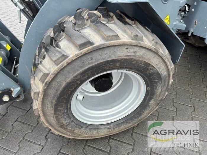 GiANT G2500 HD  휠로우더