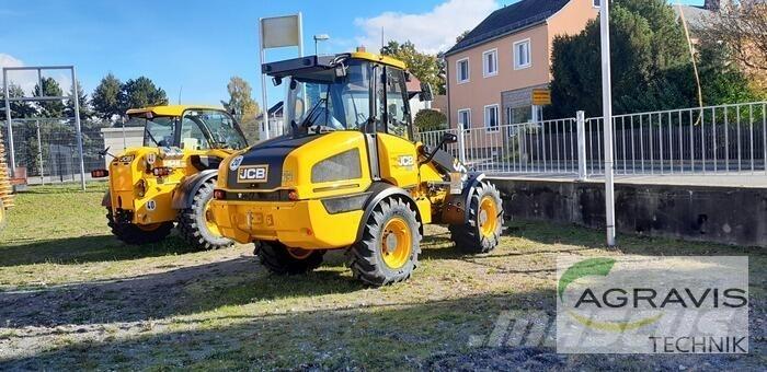 JCB 409 AGRI STUFE V  휠로우더