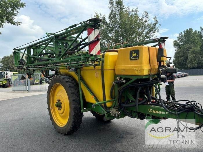 John Deere 632 견인형 분무기