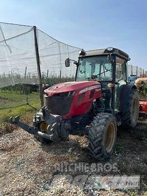 Massey Ferguson 3710 F 트랙터