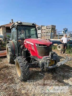Massey Ferguson 3710 F 트랙터