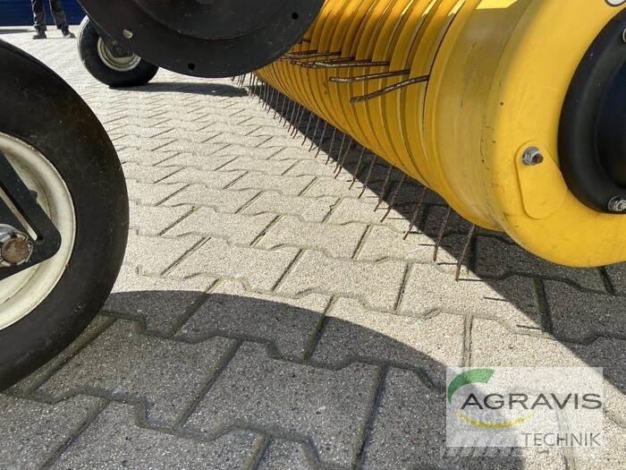 New Holland FR 500 자동 초지기계