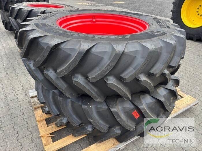 Pirelli KR 520/85R42 타이어, 휠 및 림