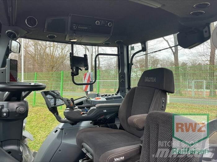 Valtra Q305 트랙터