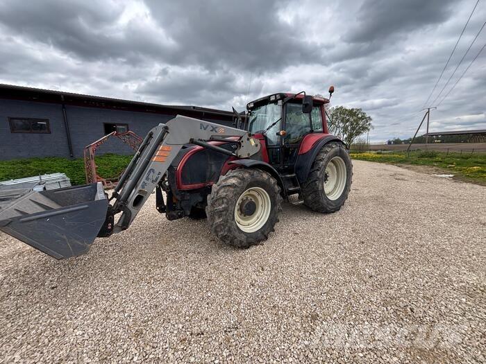 Valtra T130 트랙터