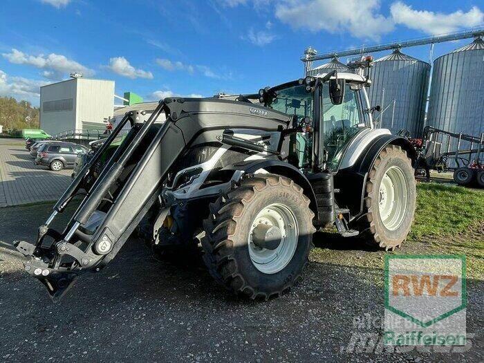 Valtra T215D 트랙터