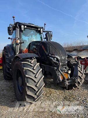 Valtra T235 Diect 트랙터